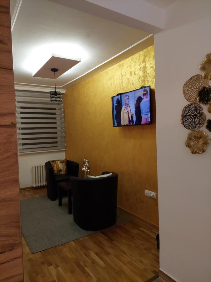 23 Apartment *