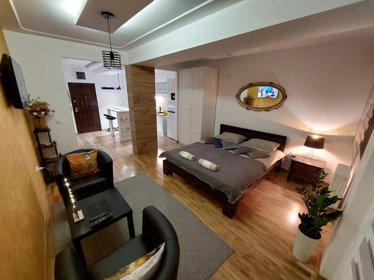23 Apartment